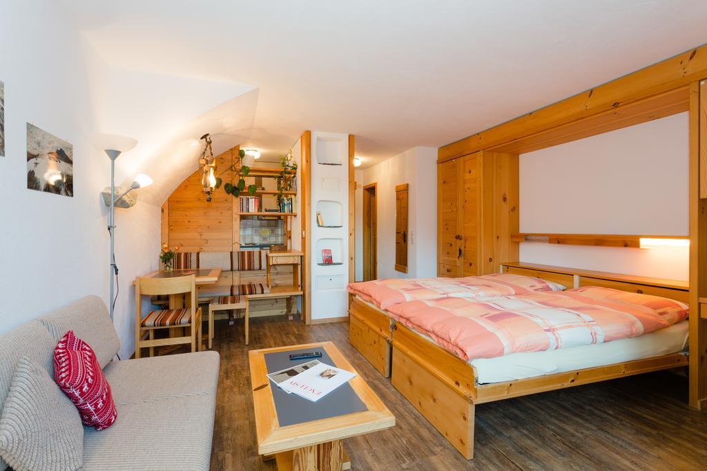 Hotel B&B Susom Surlej ซิลวาปลานา ภายนอก รูปภาพ